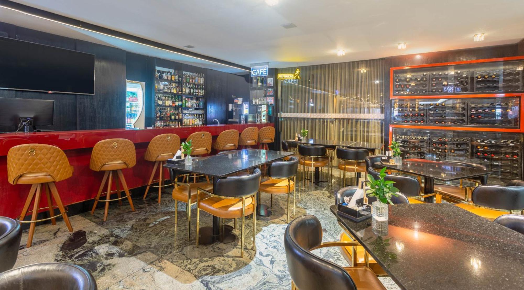 Ouro Minas Hotel Belo Horizonte, Dolce by Wyndham Eksteriør billede The interior of the bar