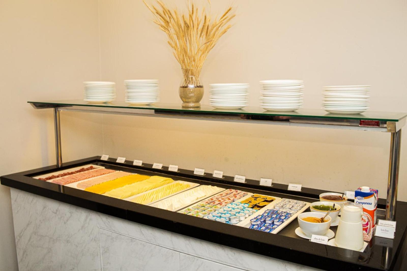 Ouro Minas Hotel Belo Horizonte, Dolce by Wyndham Eksteriør billede A salad bar